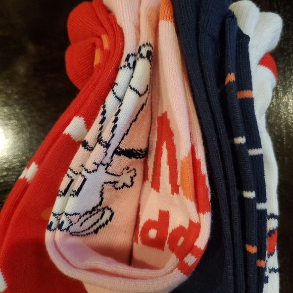 Snoopy Valentines Socks-NWT - Picture 3 of 4